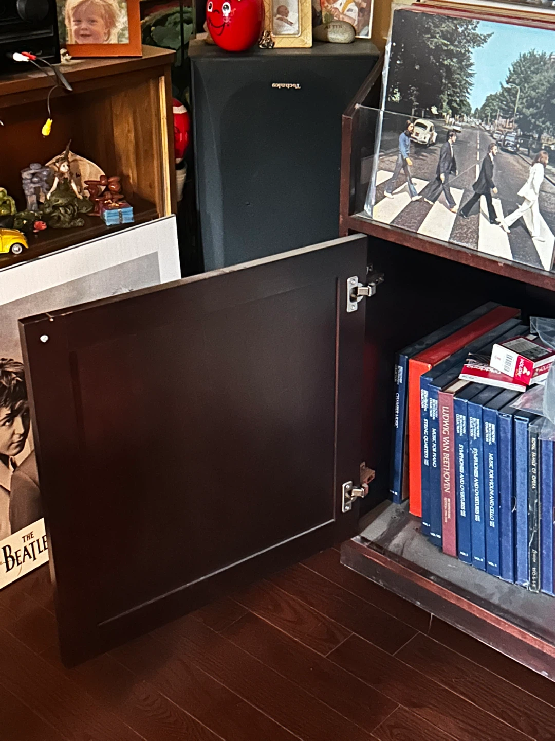 Wood display Cabinet used for Vinyl Records - photo 3