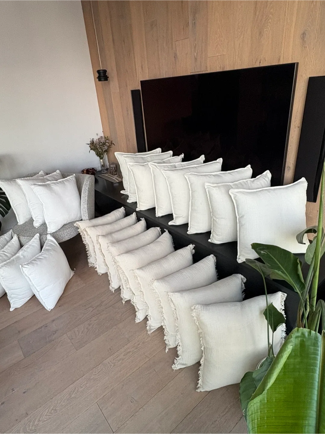 White Throw Pillows/cushions thumbnail