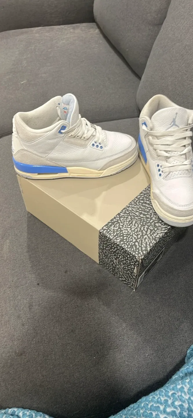 Nike Air Jordan 3 Retro Shoes - Size 5.5 image indicator(2)