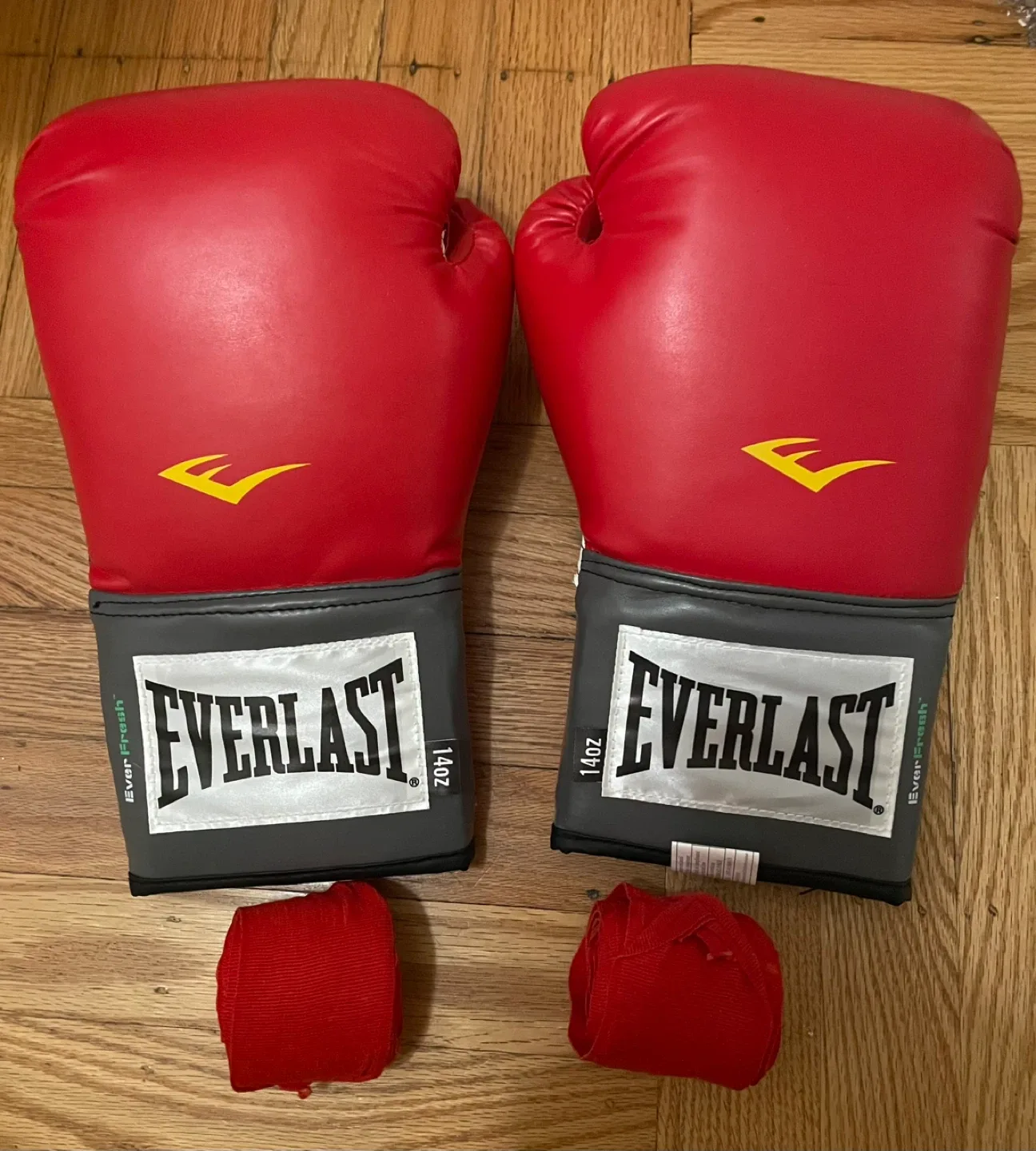 Everlast Pro Style Training Gloves 14oz Red image indicator(3)