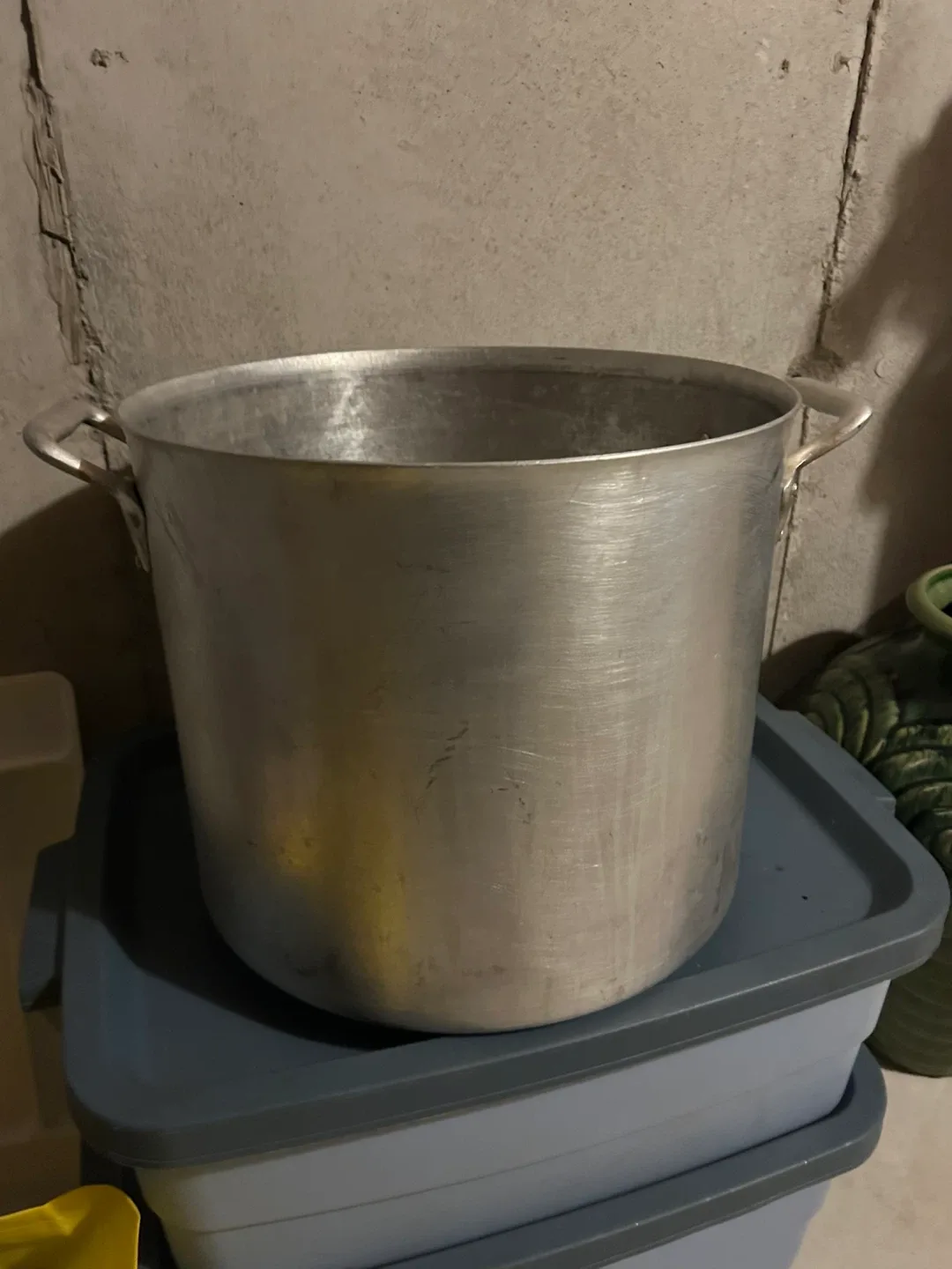 Large Aluminum Stock Pot thumbnail