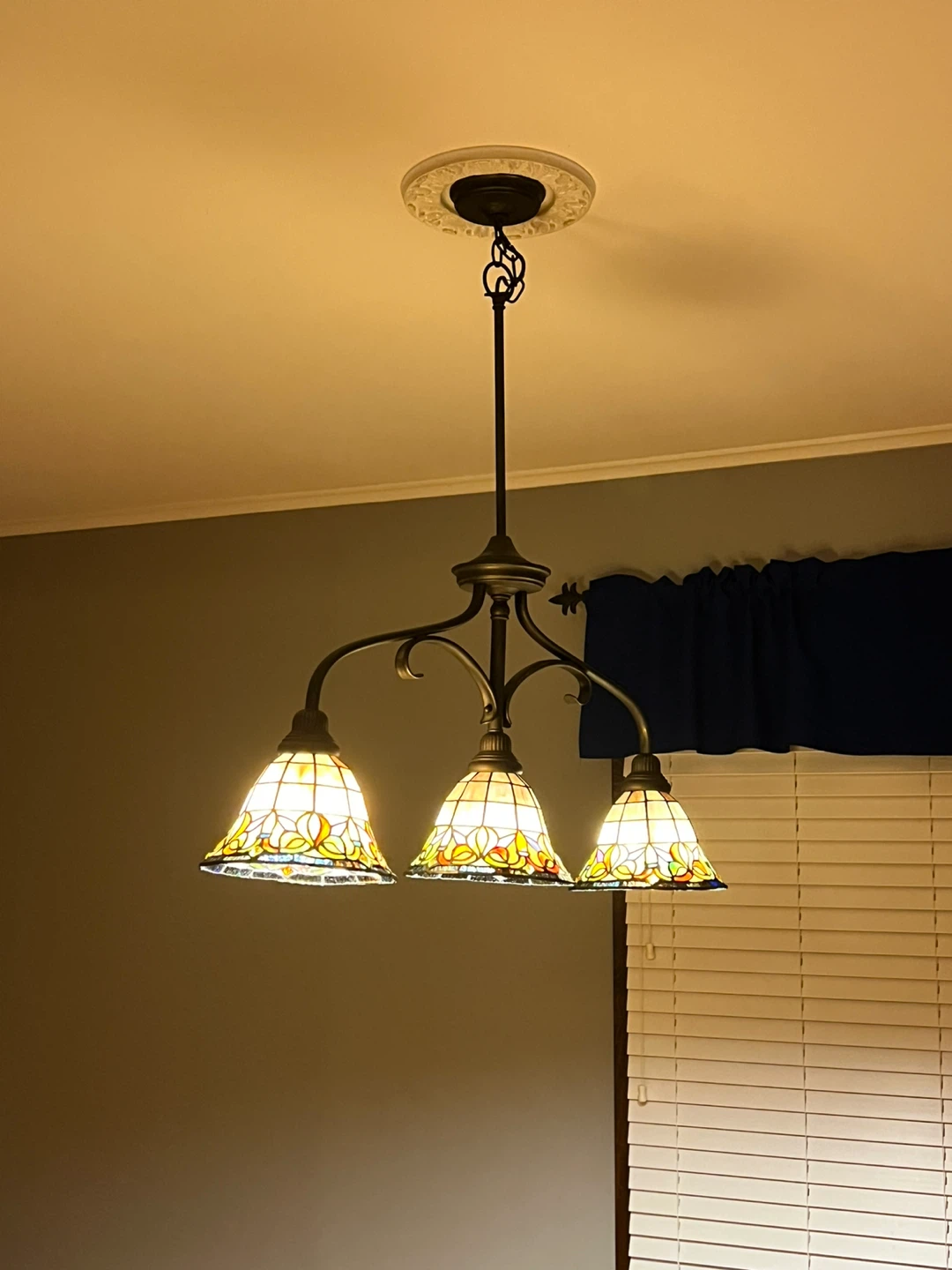 Stained Glass Style 3-Light Chandelier