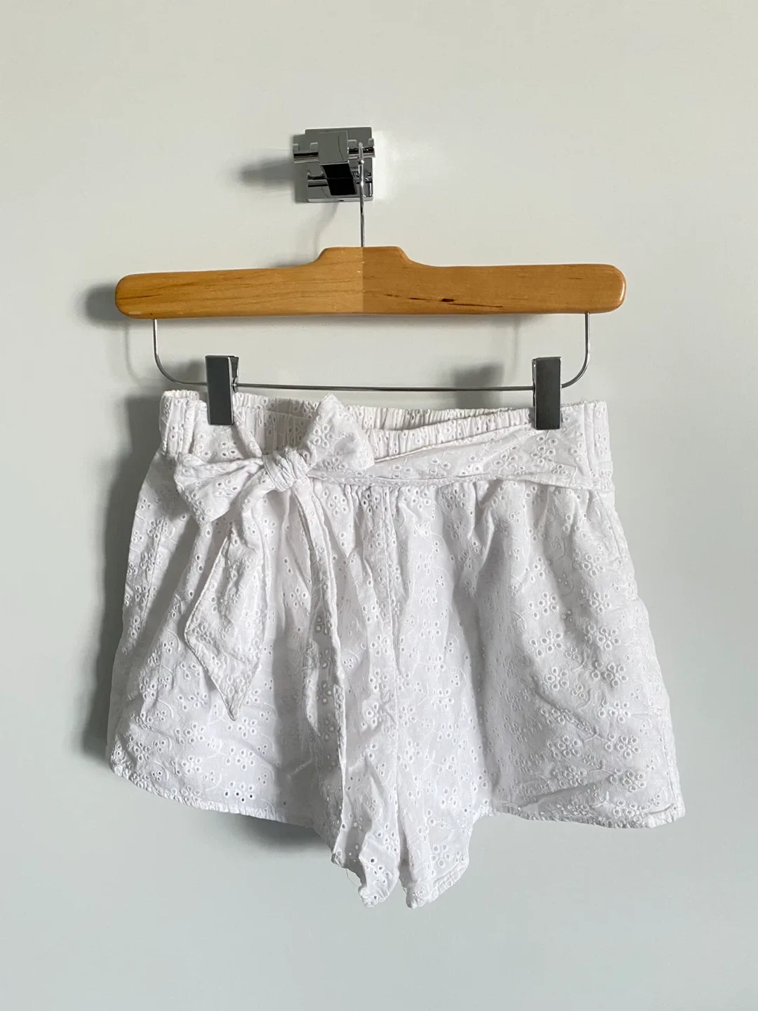 100% Cotton Bow Eyelet Embroidery Shorts image indicator(4)