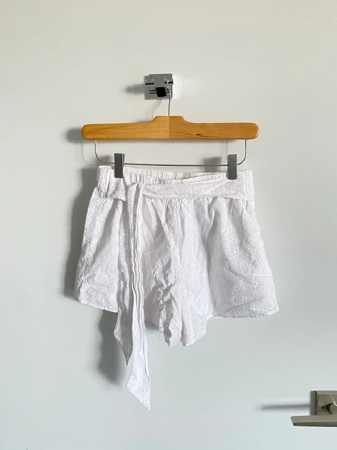 100% Cotton Bow Eyelet Embroidery Shorts image indicator(6)