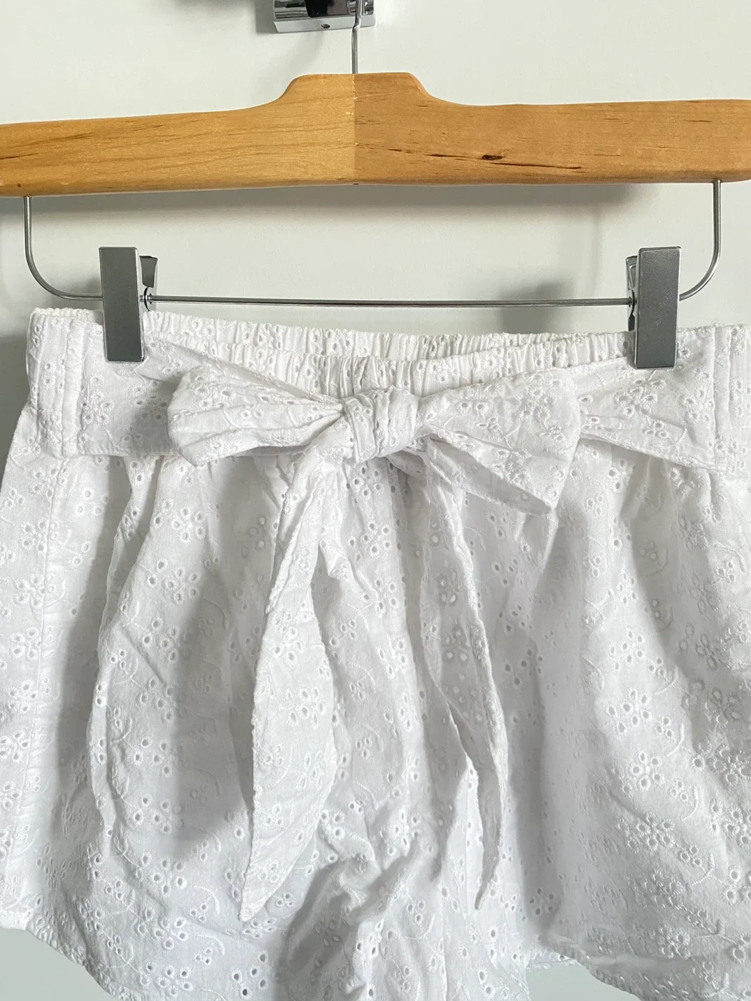 100% Cotton Bow Eyelet Embroidery Shorts image indicator(3)