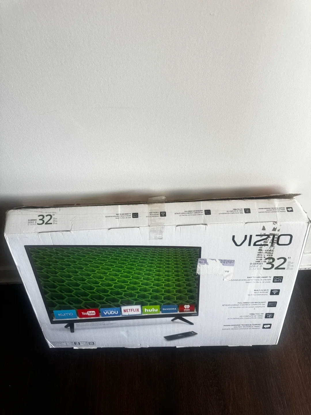 Vizio D-Series 32" TV image indicator(2)