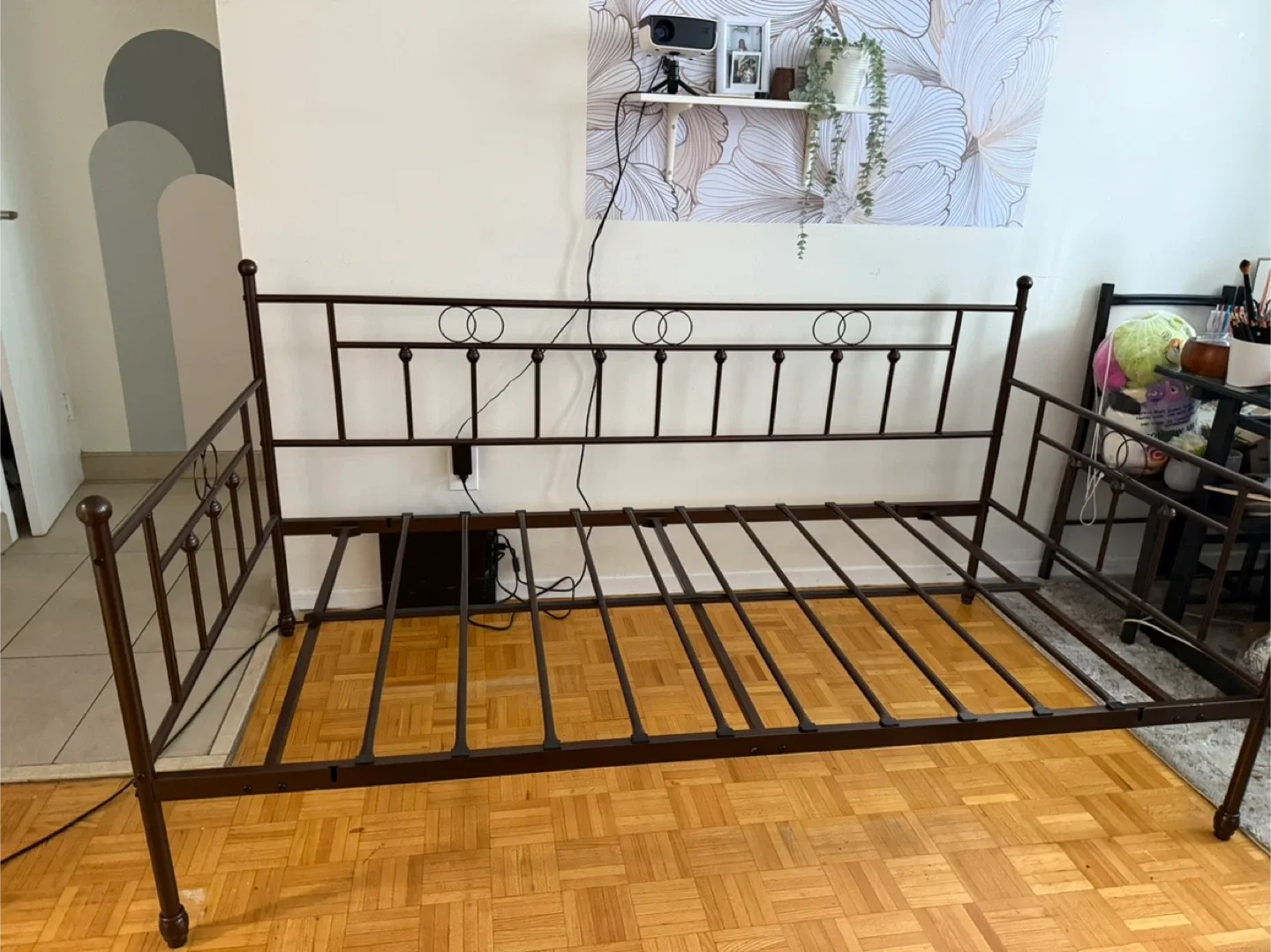 🚚Moving sale Brown Metal Daybed with Trundle thumbnail
