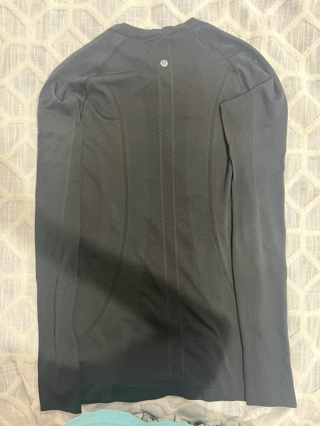 Lululemon Women’s long Sleeve image indicator(2)