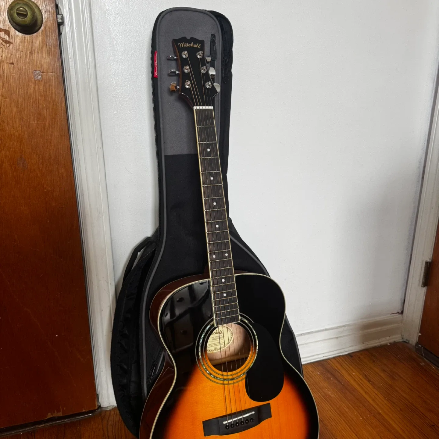 Mitchell Acoustic Guitar with Case image indicator(2)