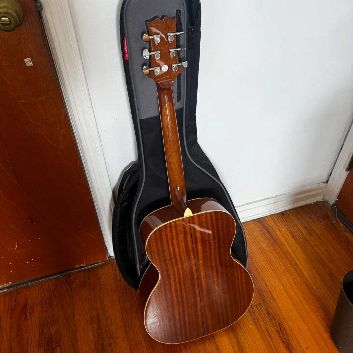 Mitchell Acoustic Guitar with Case image indicator(3)