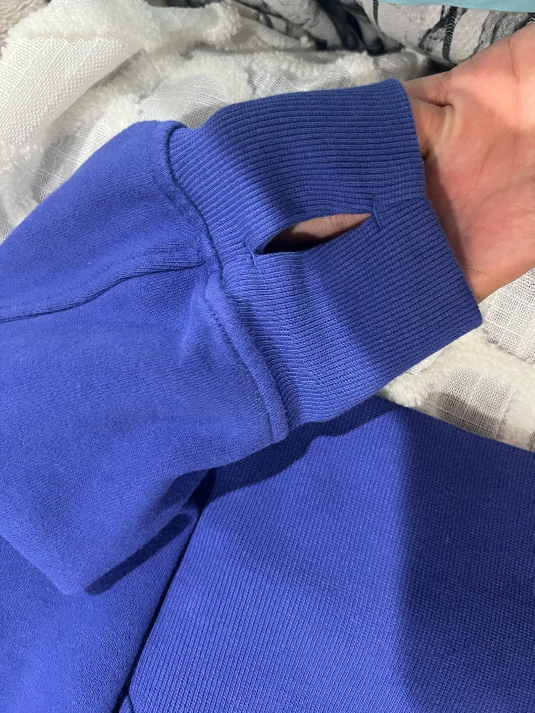 Lululemon Woman’s Sweater image indicator(3)