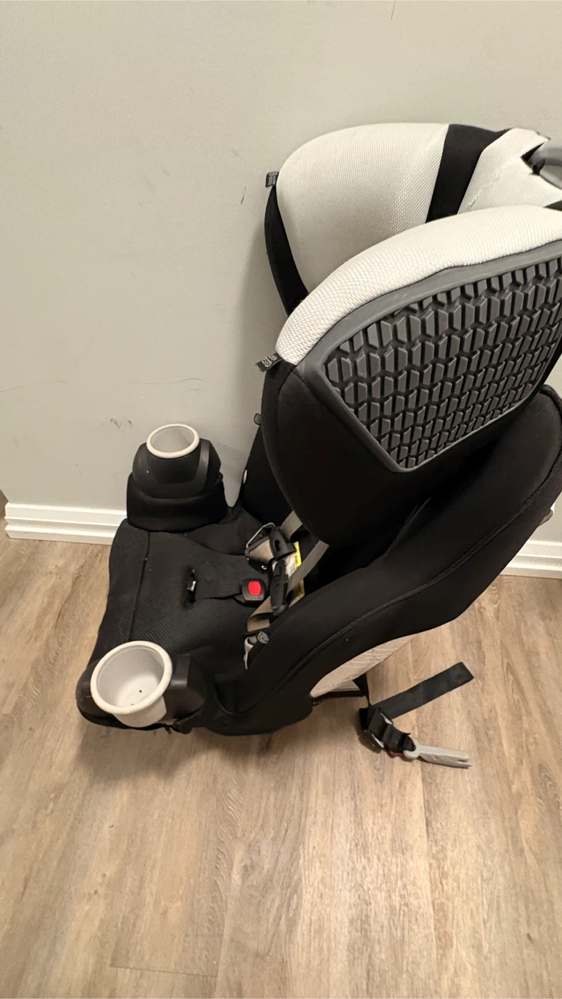 Evenflo Safemax Car Seat - Black & White - photo 2