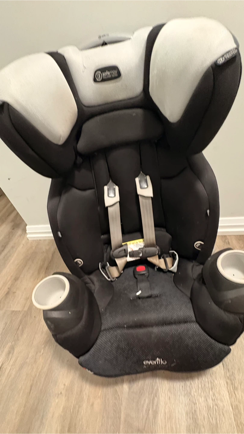 Evenflo Safemax Car Seat - Black & White