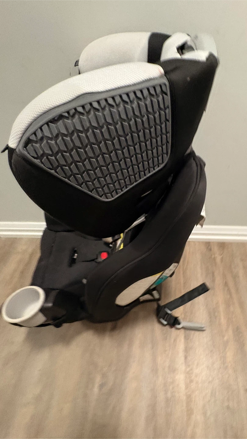Evenflo Safemax Car Seat - Black & White - photo 3