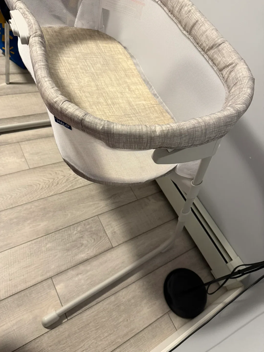 Halo BassiNest Swivel Sleeper image indicator(4)