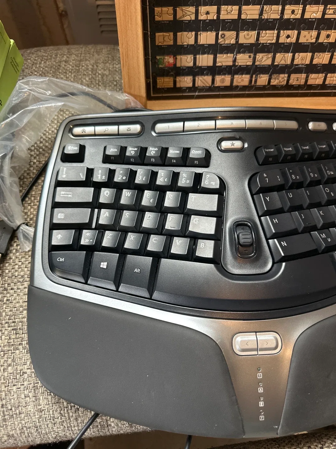 Microsoft Natural Ergonomic Keyboard image indicator(2)