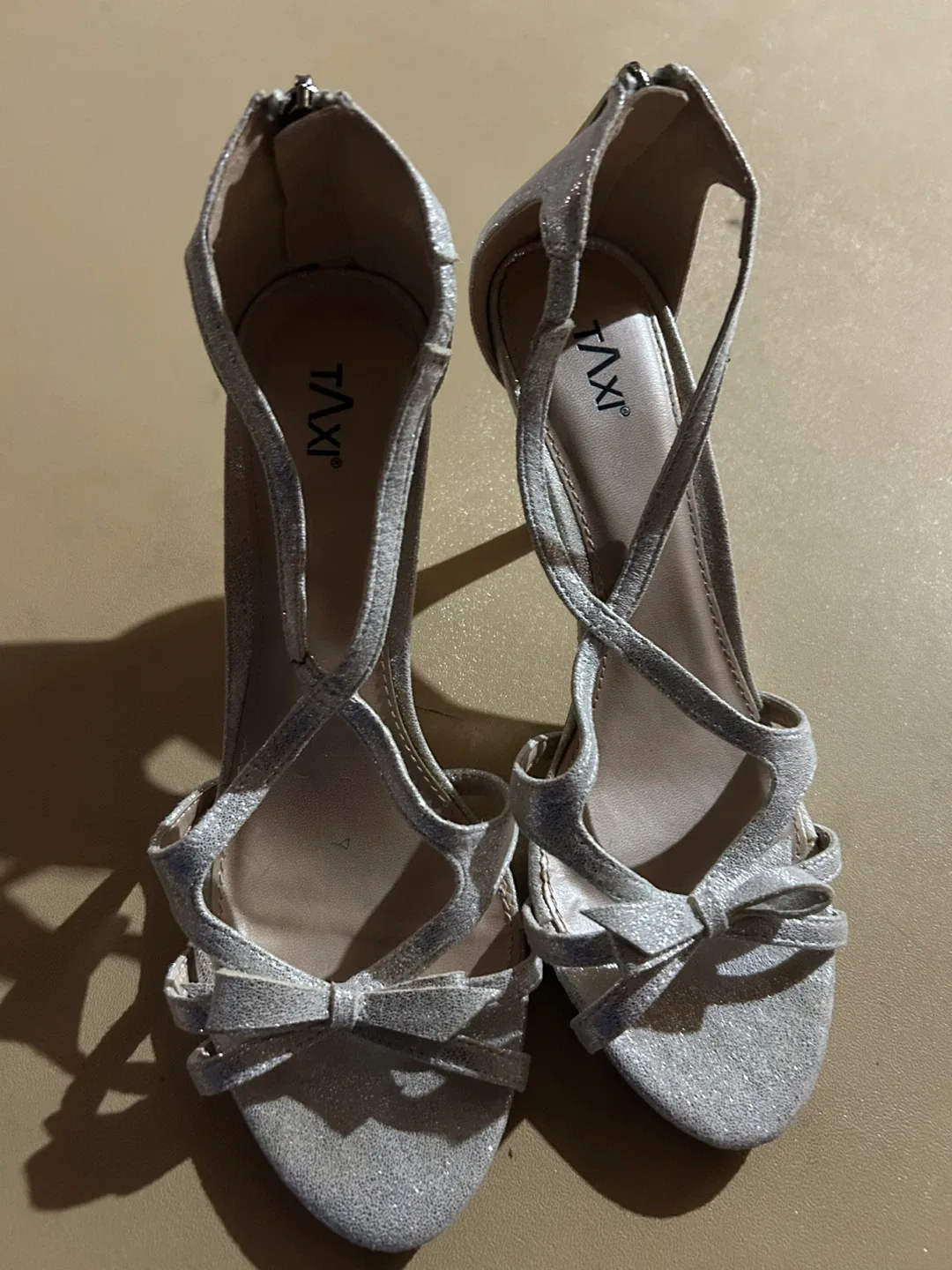 Taxi Silver Heels, Size 7 image indicator(2)