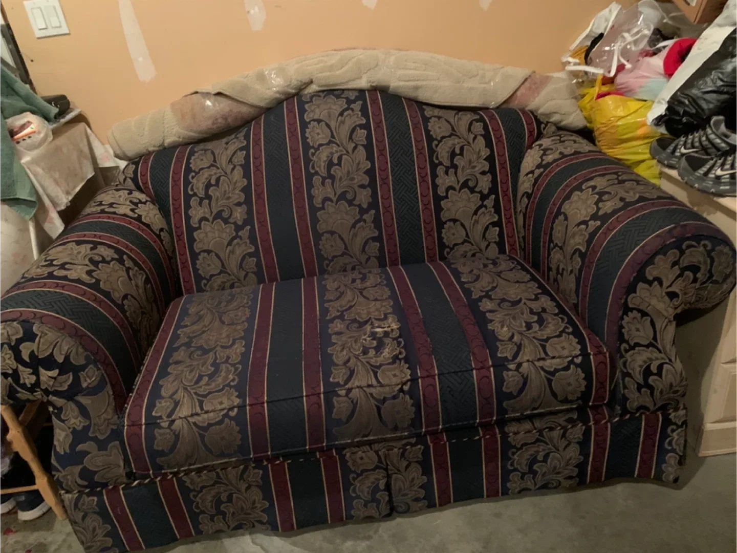 Love seat thumbnail