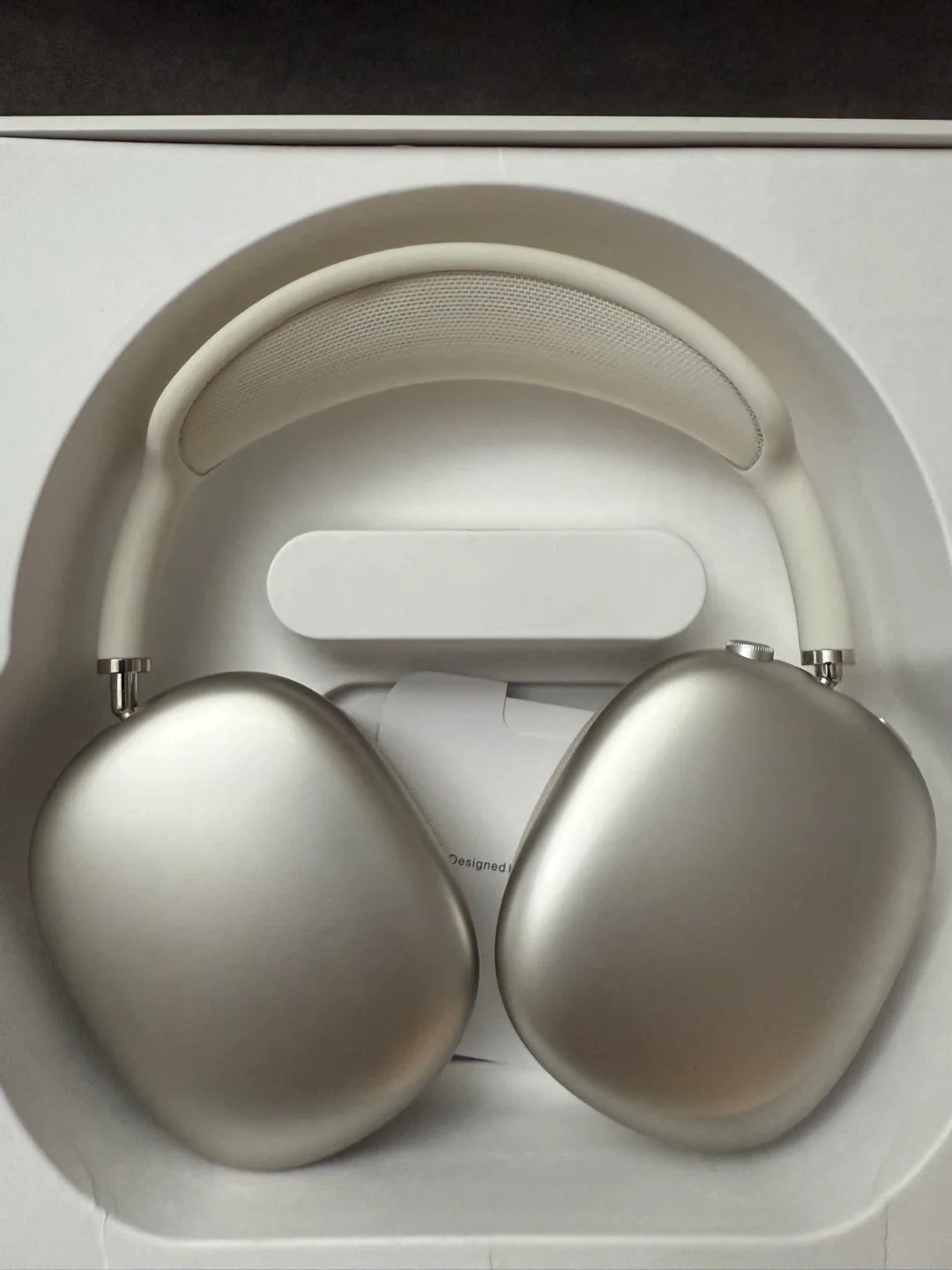 New Apple Airpods Max - Starlight image indicator(3)