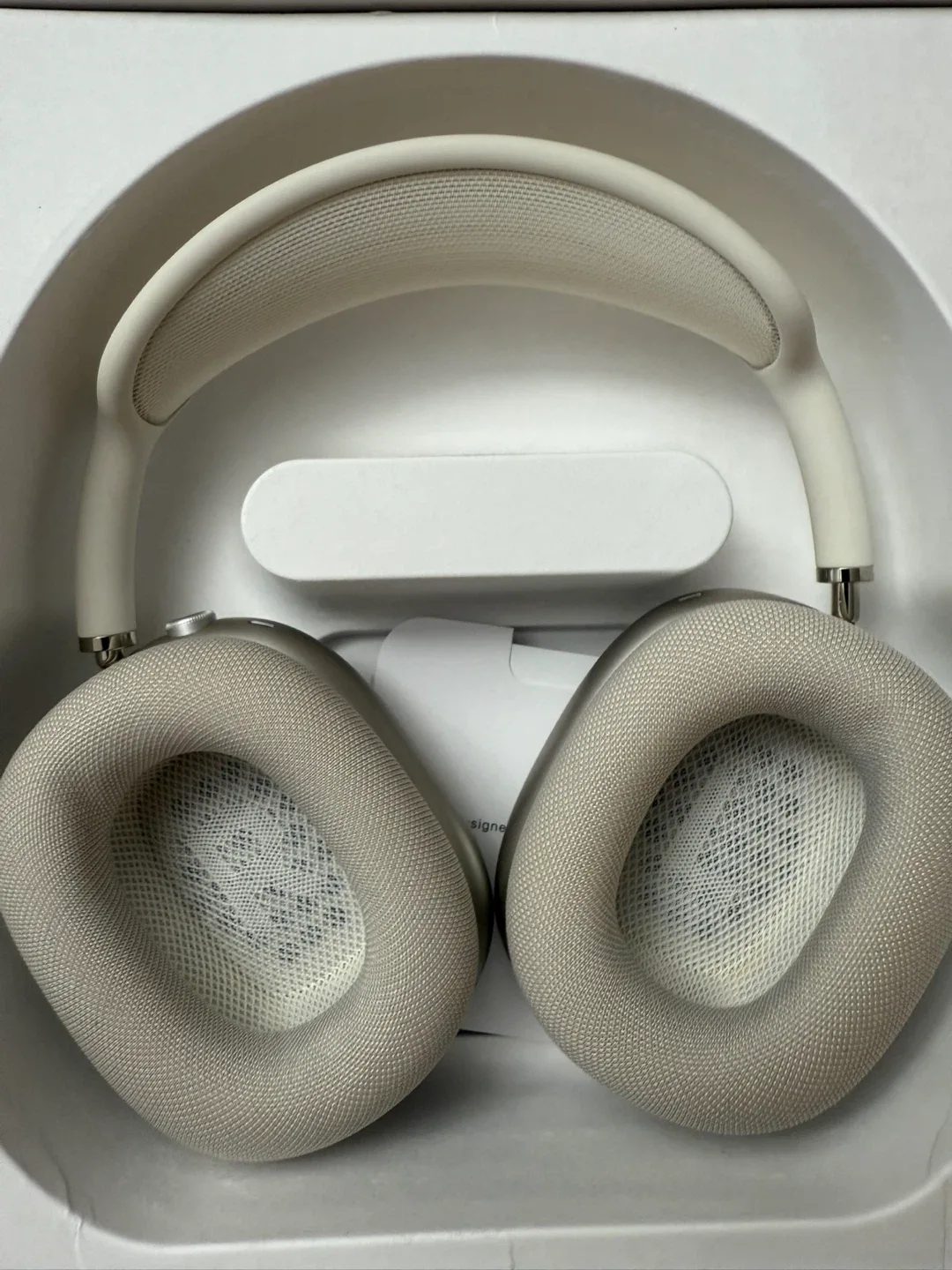 New Apple Airpods Max - Starlight image indicator(4)