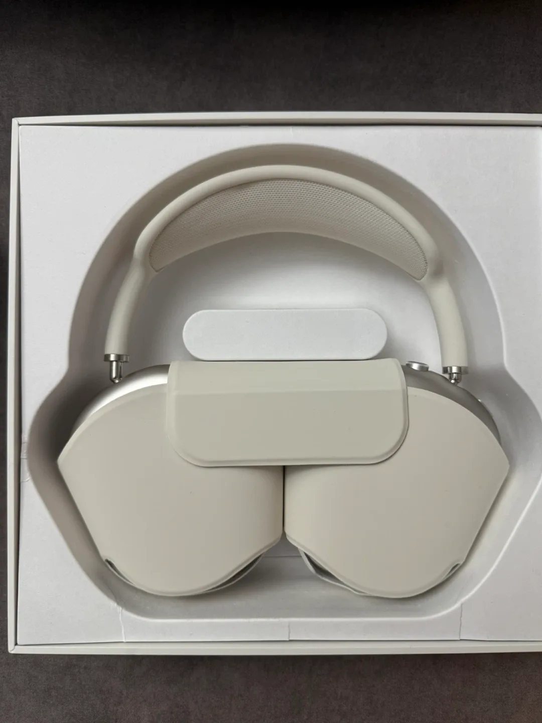 New Apple Airpods Max - Starlight image indicator(2)