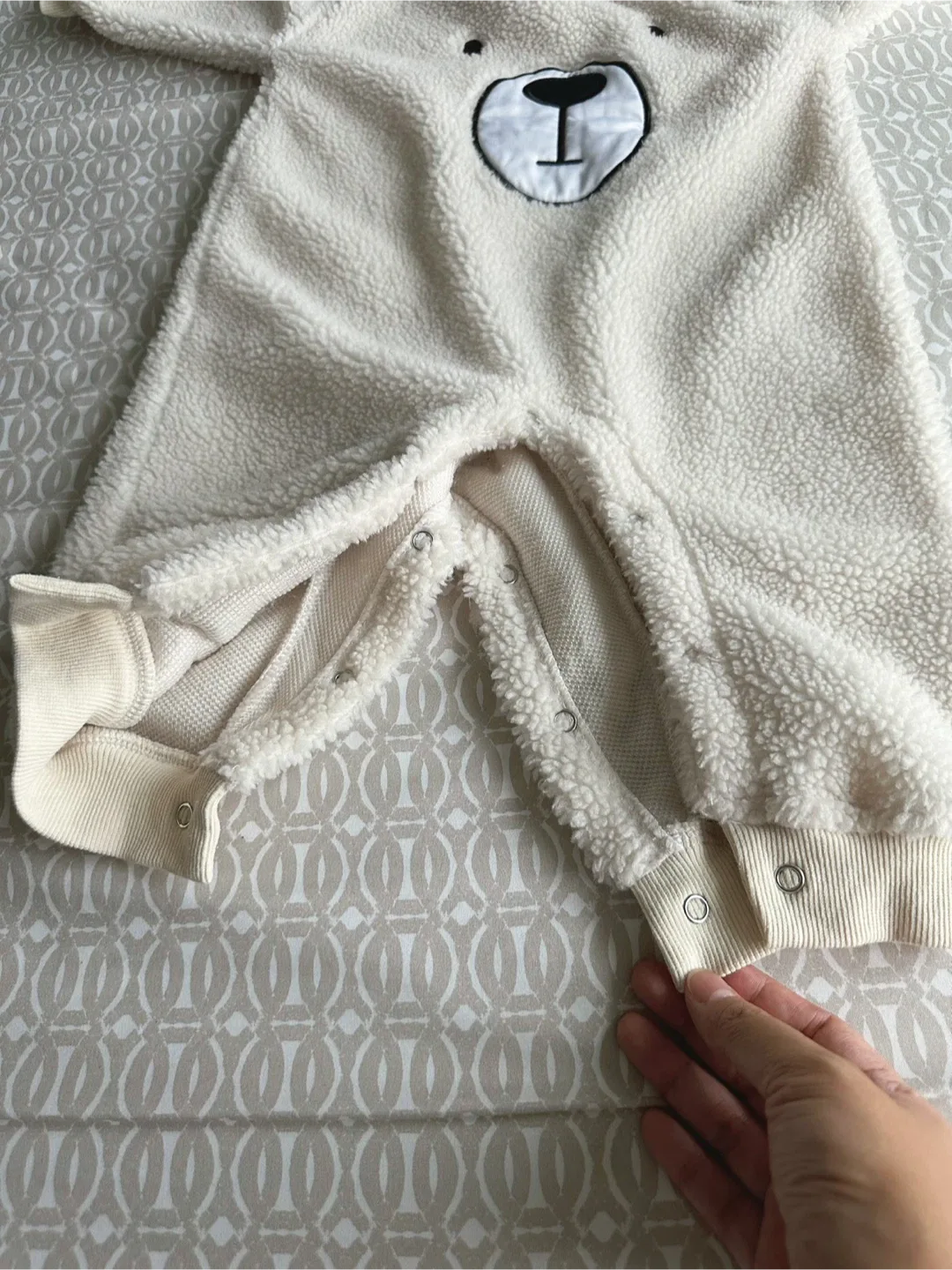 🐻‍❄️🎃Baby Bear Fleece Onesie - 12-18 Months image indicator(3)