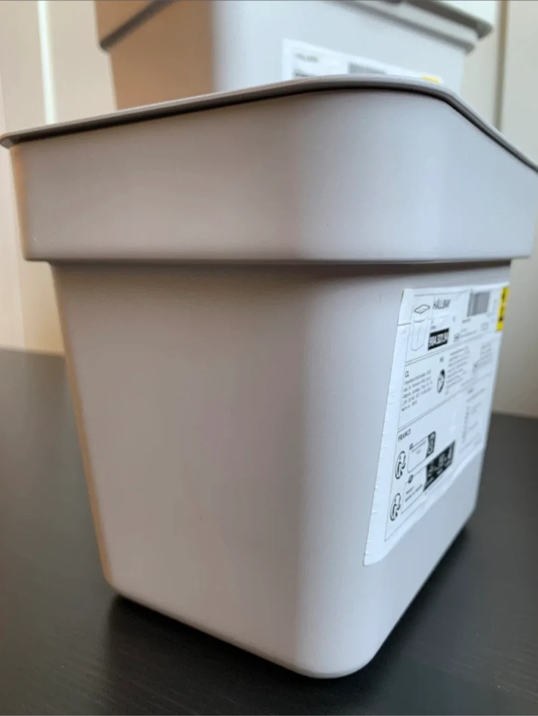 Set of 2 Waste Bins with Lids image indicator(2)