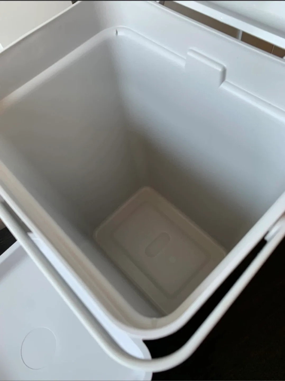 Set of 2 Waste Bins with Lids image indicator(7)