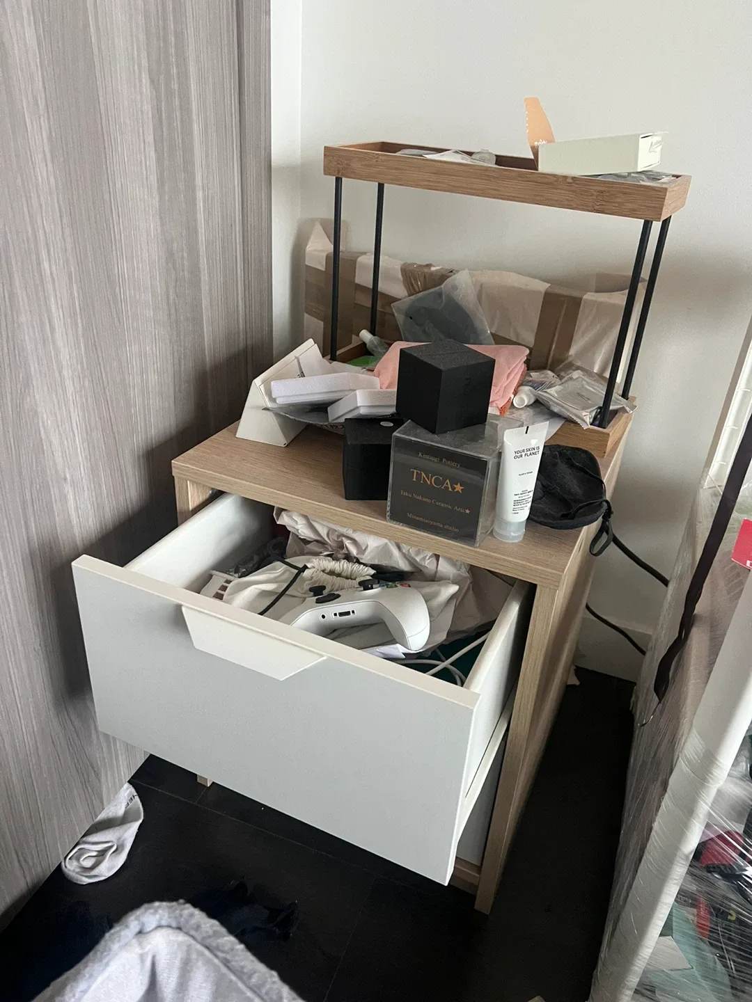 Night stand with Drawers image indicator(2)