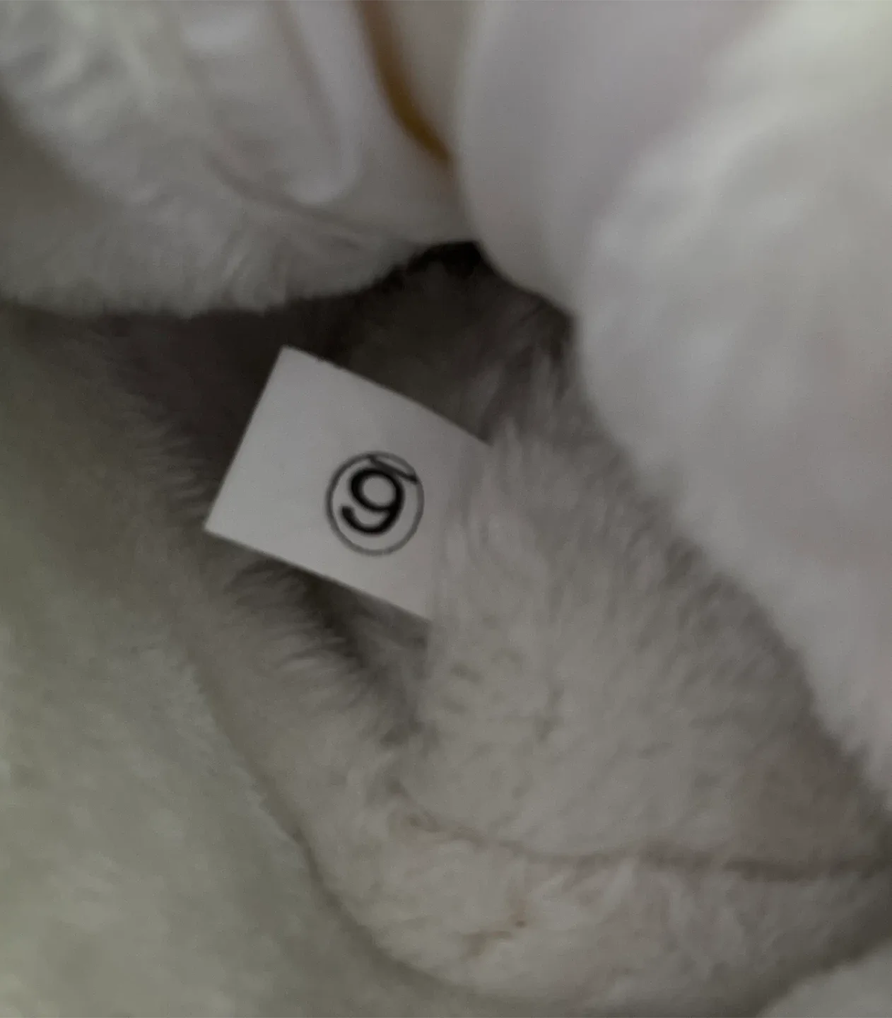 Gorgeous White Winter Boots - Size 6 image indicator(4)