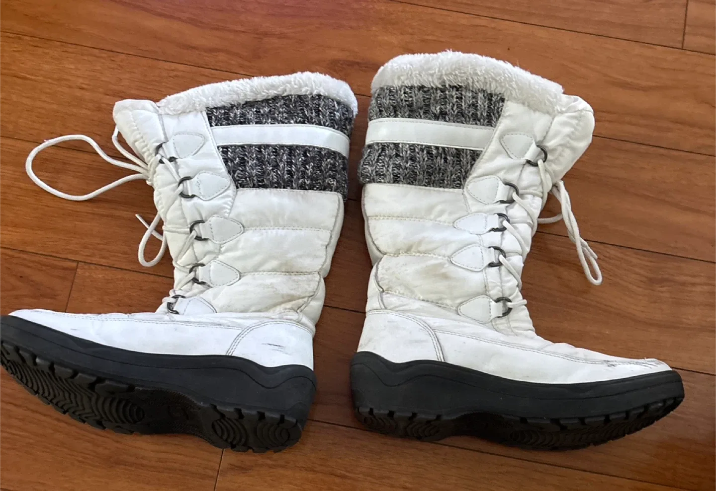 Gorgeous White Winter Boots - Size 6 image indicator(2)