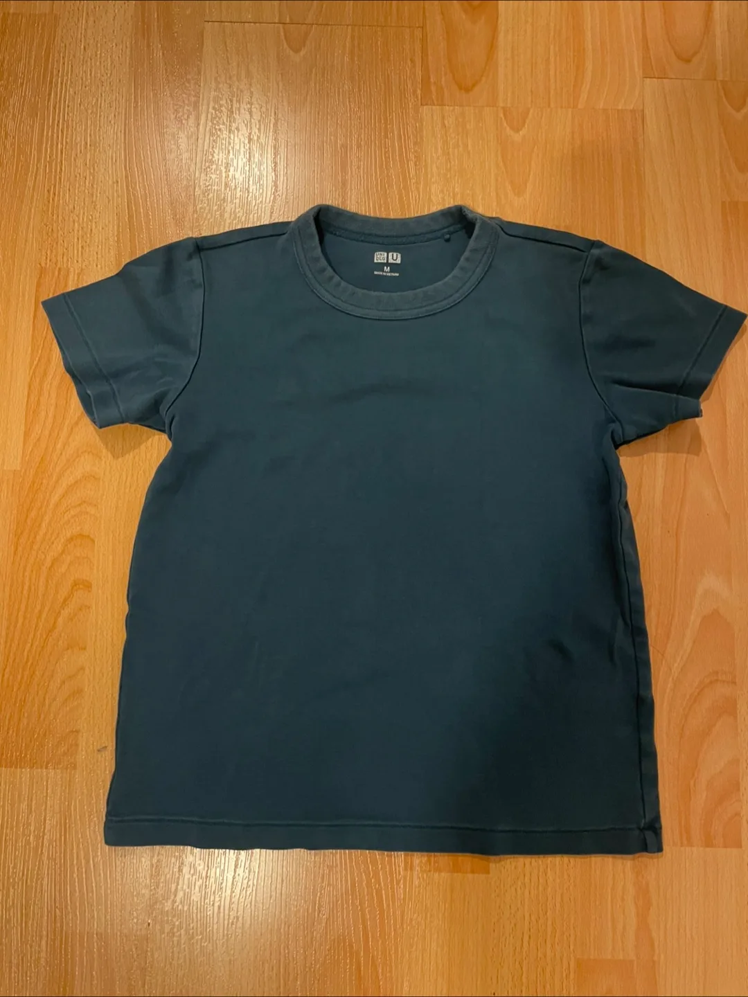 Uniqlo U T-Shirt - Size M thumbnail