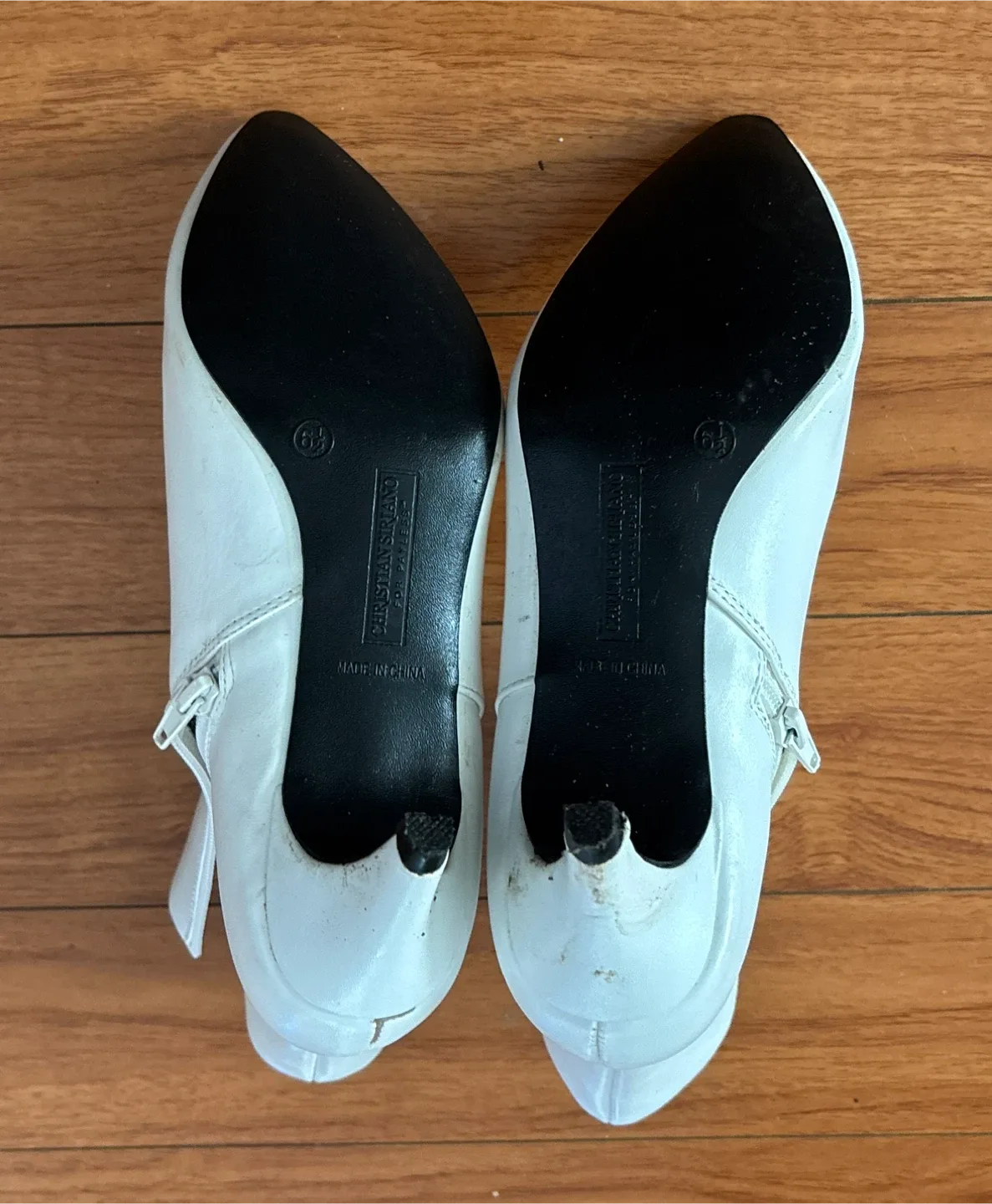 Christian Siriano White Ankle Boots - Size 8.5 image indicator(5)