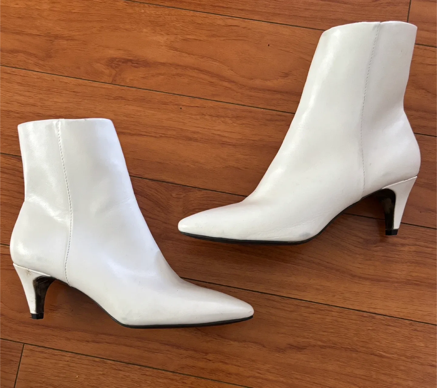 Christian Siriano White Ankle Boots - Size 8.5 image indicator(2)