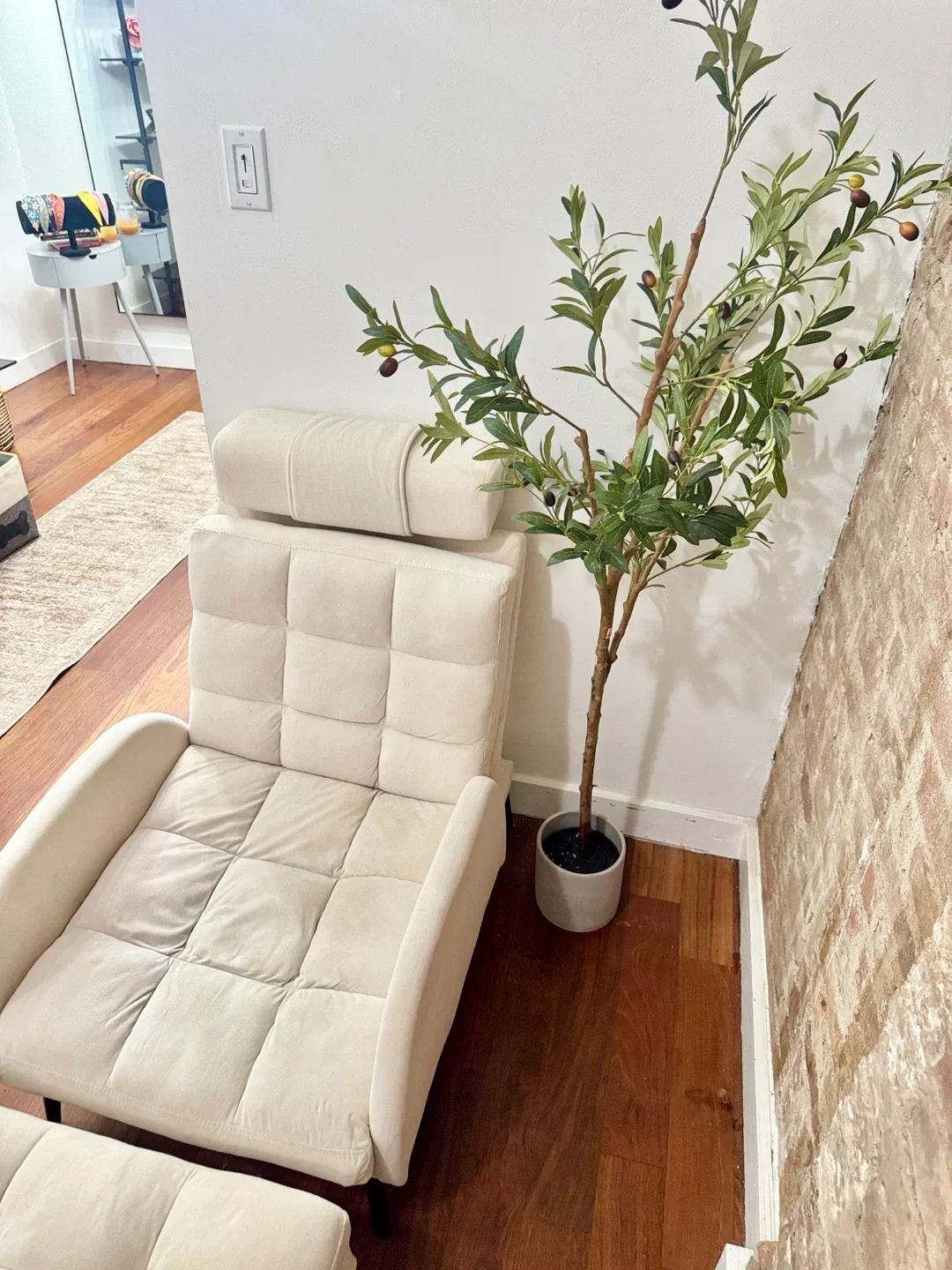 Cream Tufted Recliner Chair with Ottoman image indicator(3)