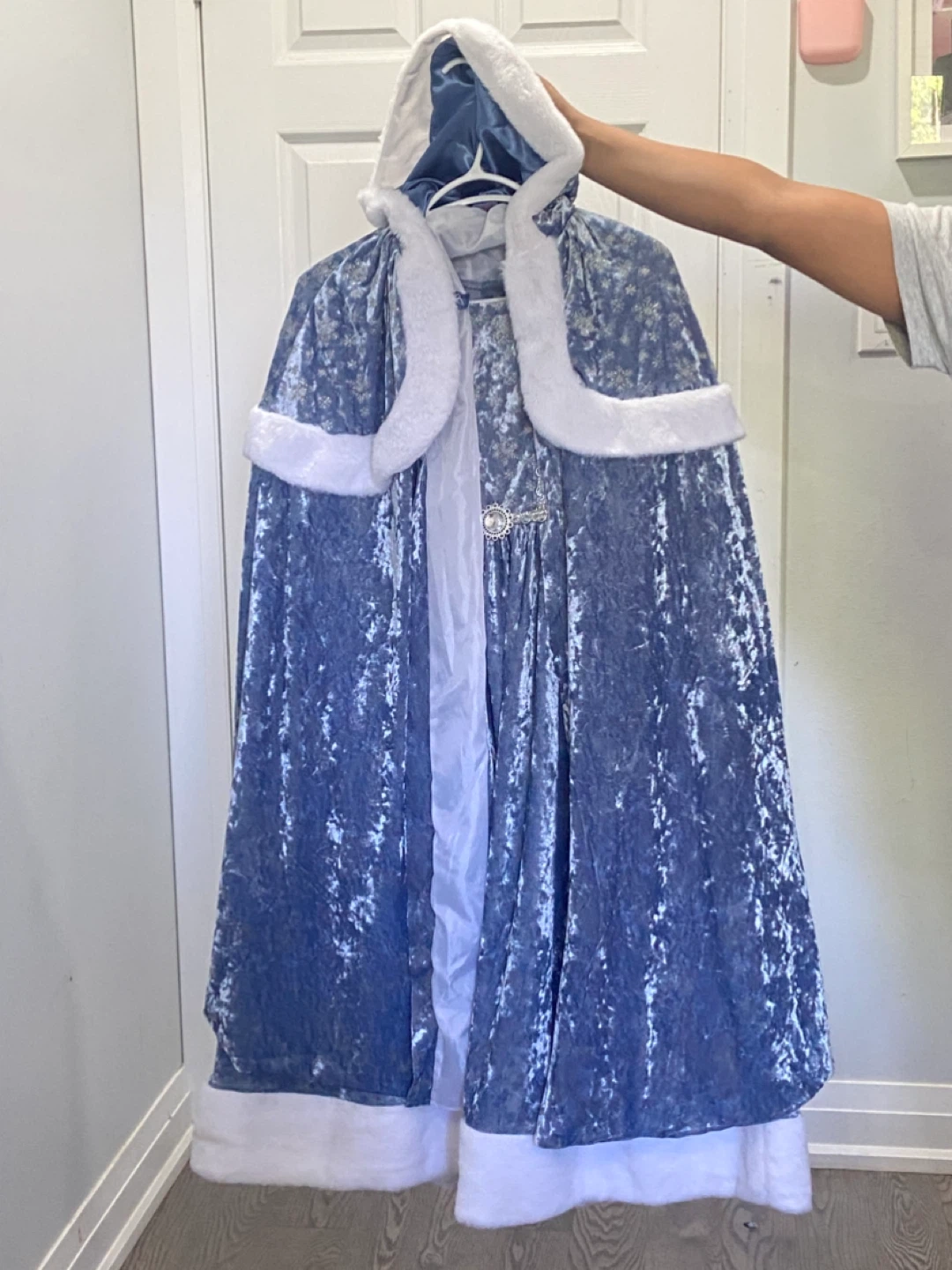Disney Frozen Elsa Dress & Cape Costume for Halloween - photo 4
