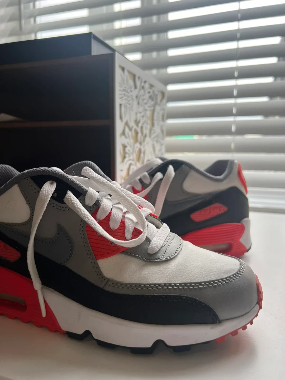 Nike Air Max 90 - Youth Size 5.5 image indicator(2)