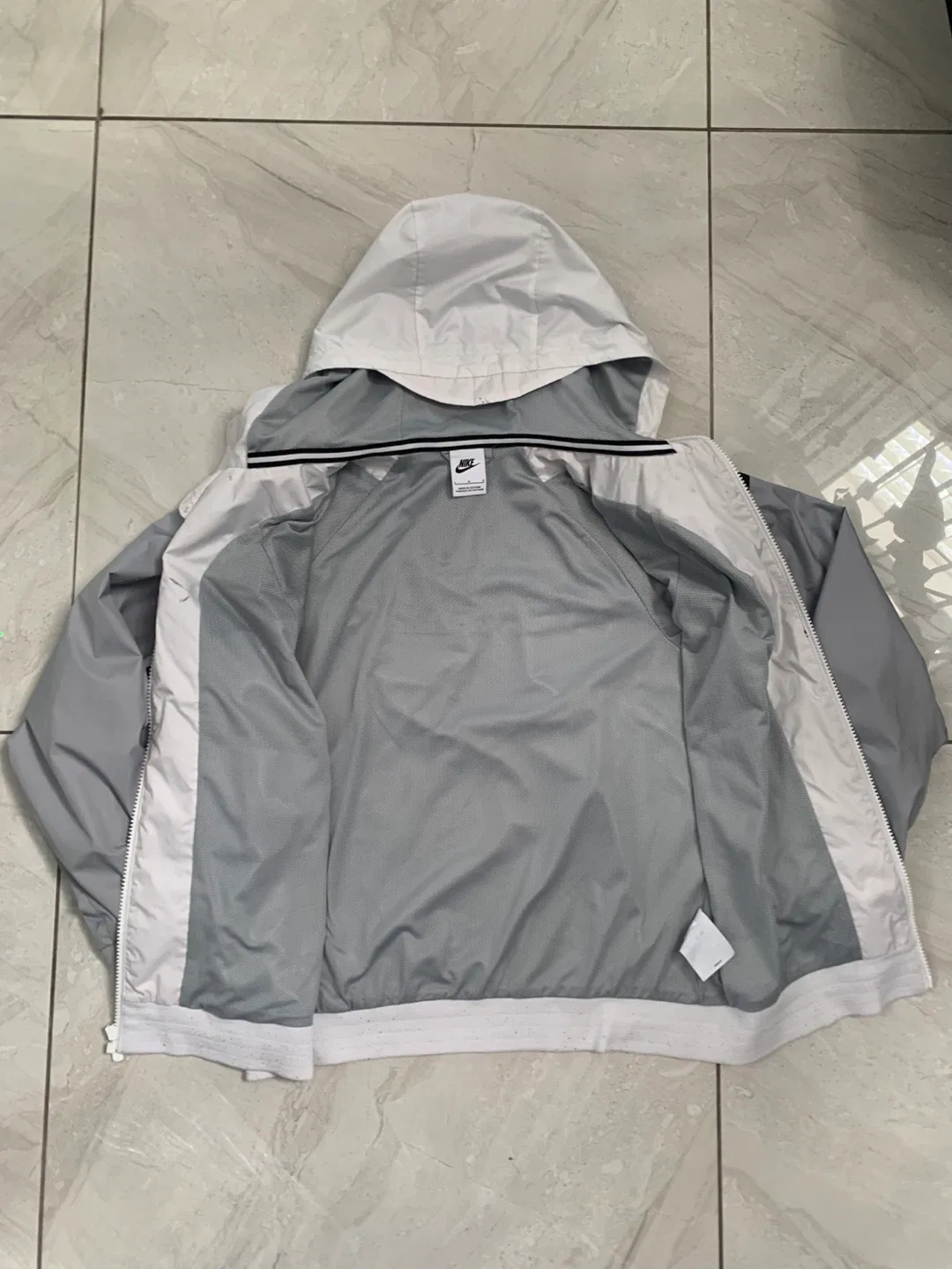 Nike Windbreaker Jacket - Black, White & Grey image indicator(3)