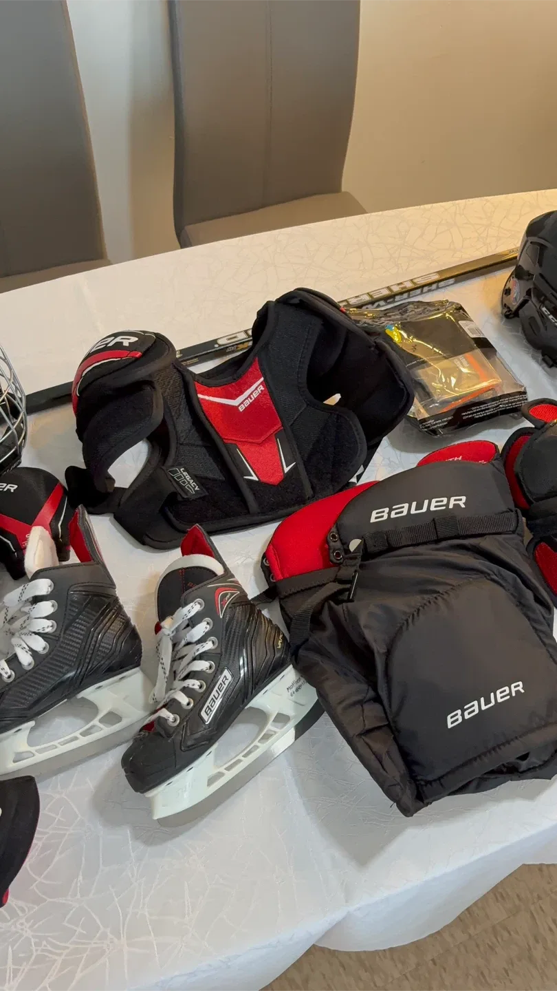 Hockey Gear Set: Bauer & CCM image indicator(4)