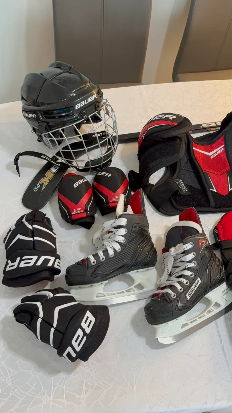 Hockey Gear Set: Bauer & CCM image indicator(3)