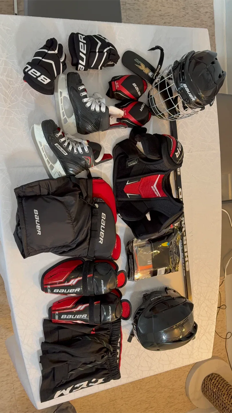 Hockey Gear Set: Bauer & CCM image indicator(6)