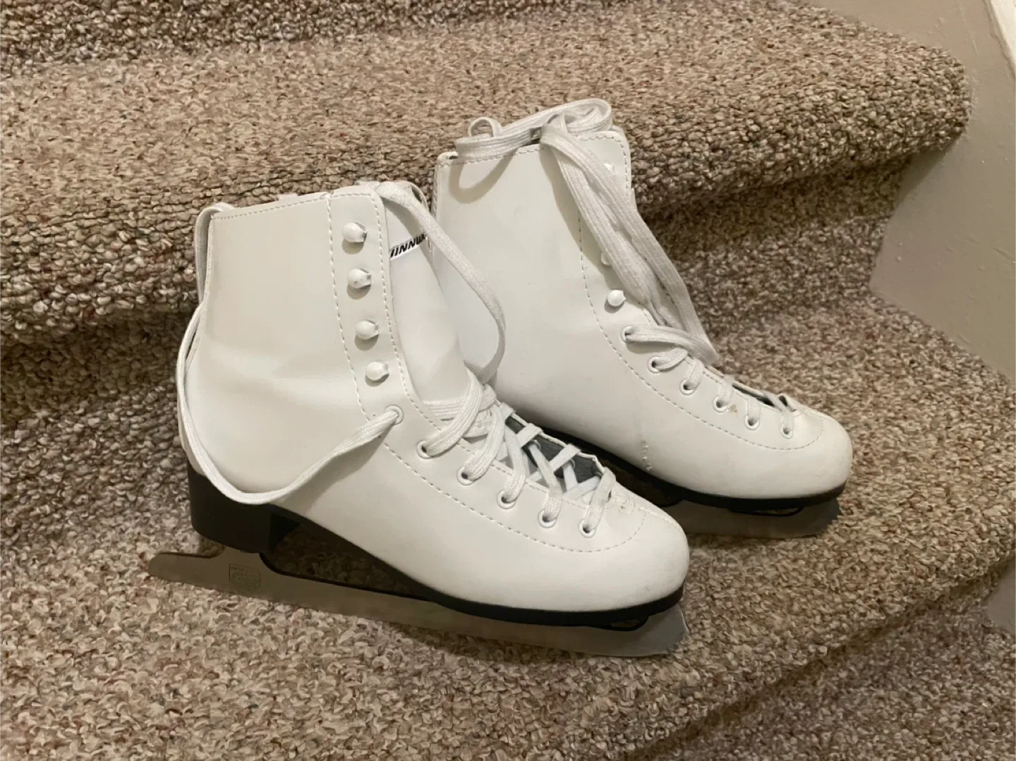 Winnwell Figure Skates - Size 7 image indicator(3)