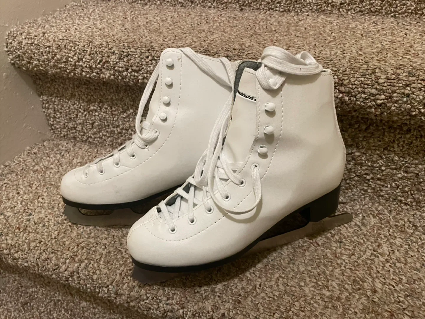 Winnwell Figure Skates - Size 7 image indicator(2)