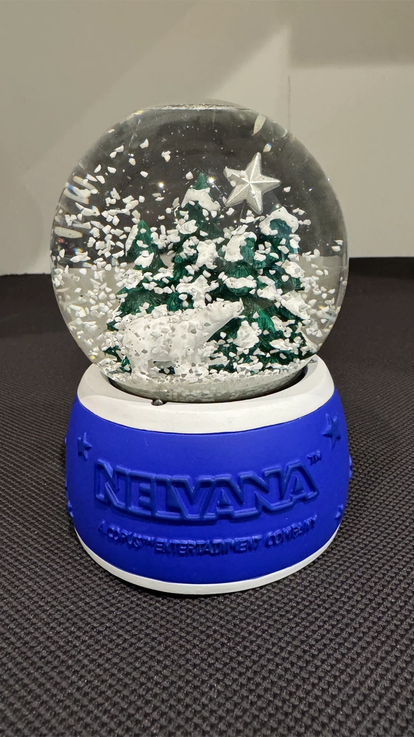 Nelvana Snow Globe with Polar Bear - photo 2