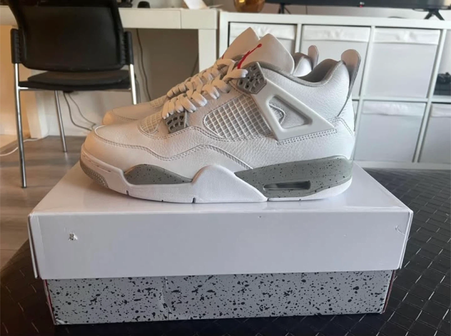 Jordan 4 White Oreo (Size 9.5) - photo 3