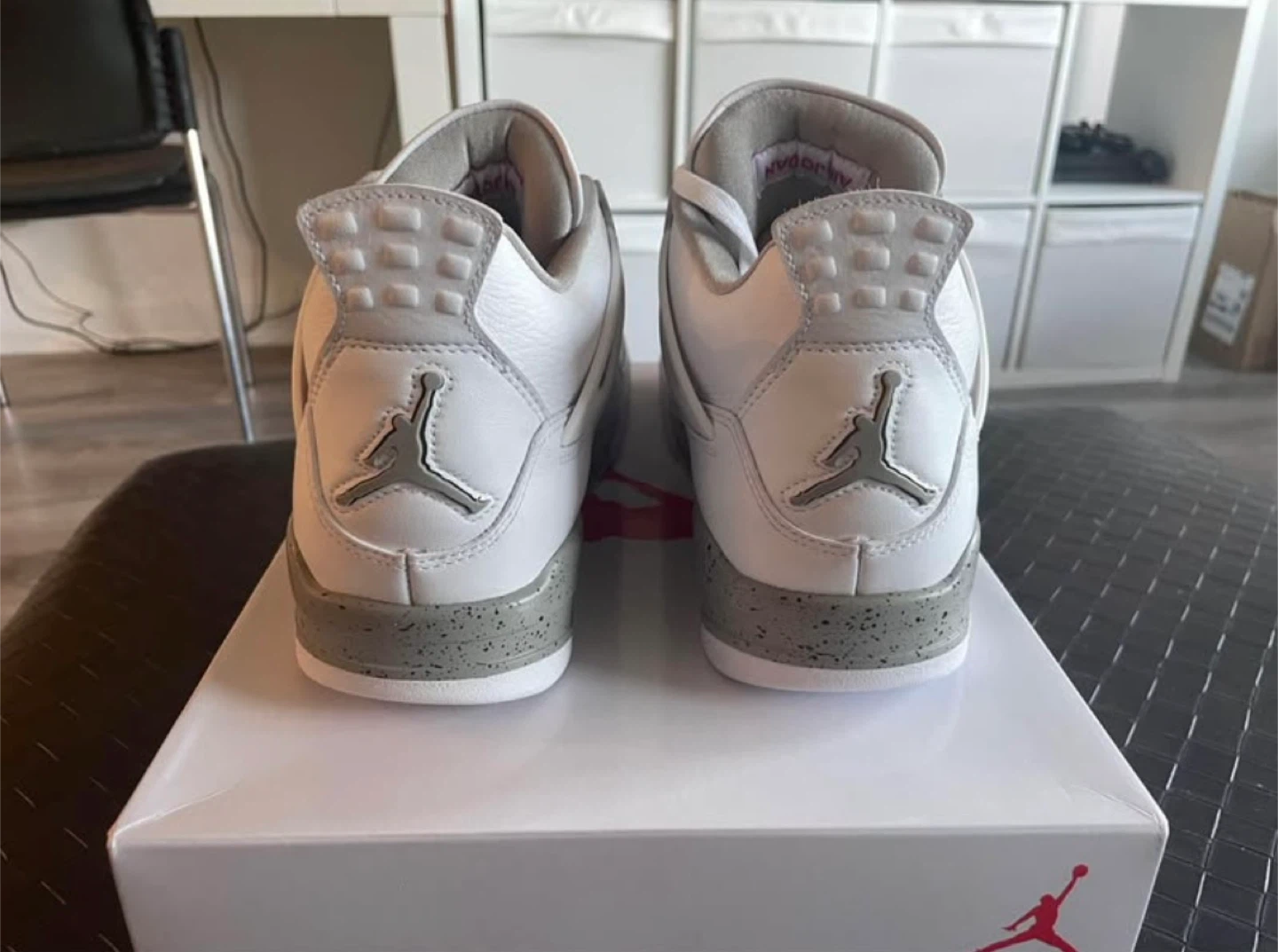Jordan 4 White Oreo (Size 9.5) - photo 2