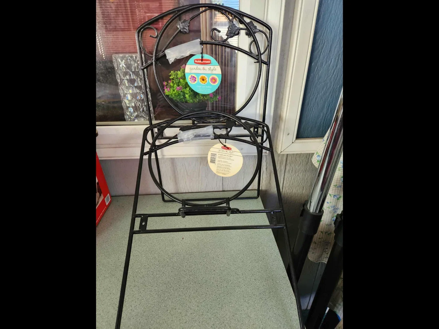 New Rubbermaid Garden in Style Single Pot Holder thumbnail