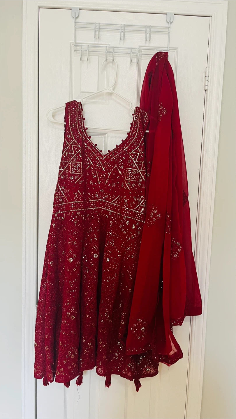 Red Embroidered lehnga with short kurti  Dress with Dupatta - photo 3