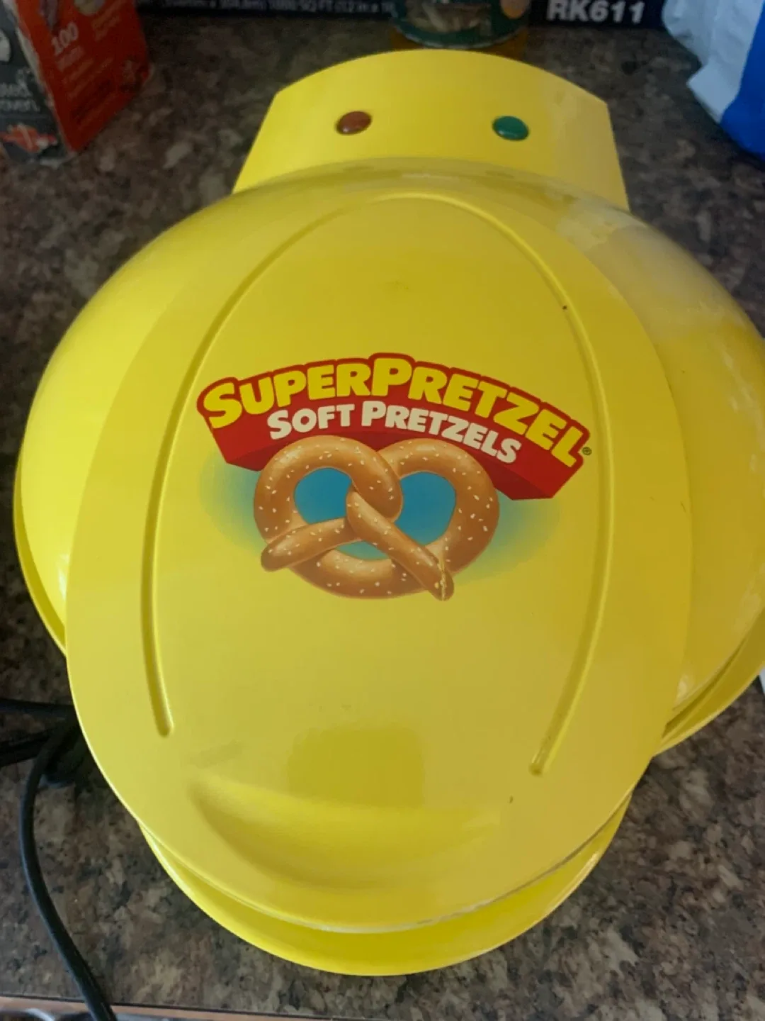 Babycakes Mini Cake Pop Maker & Smart Planet Pretzel Maker image indicator(4)