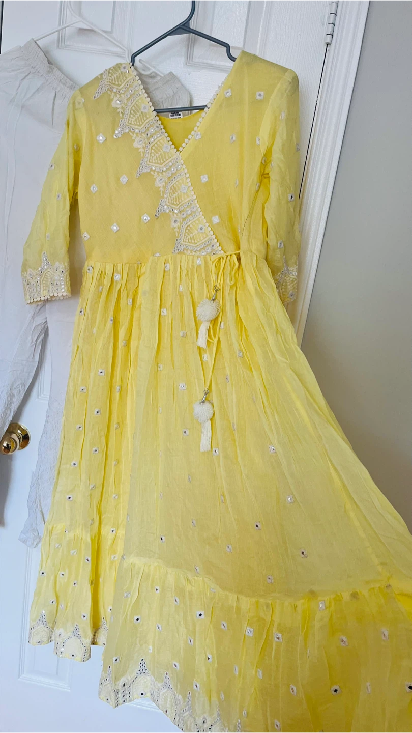 Yellow Embroidered Dress with White Pants - photo 2